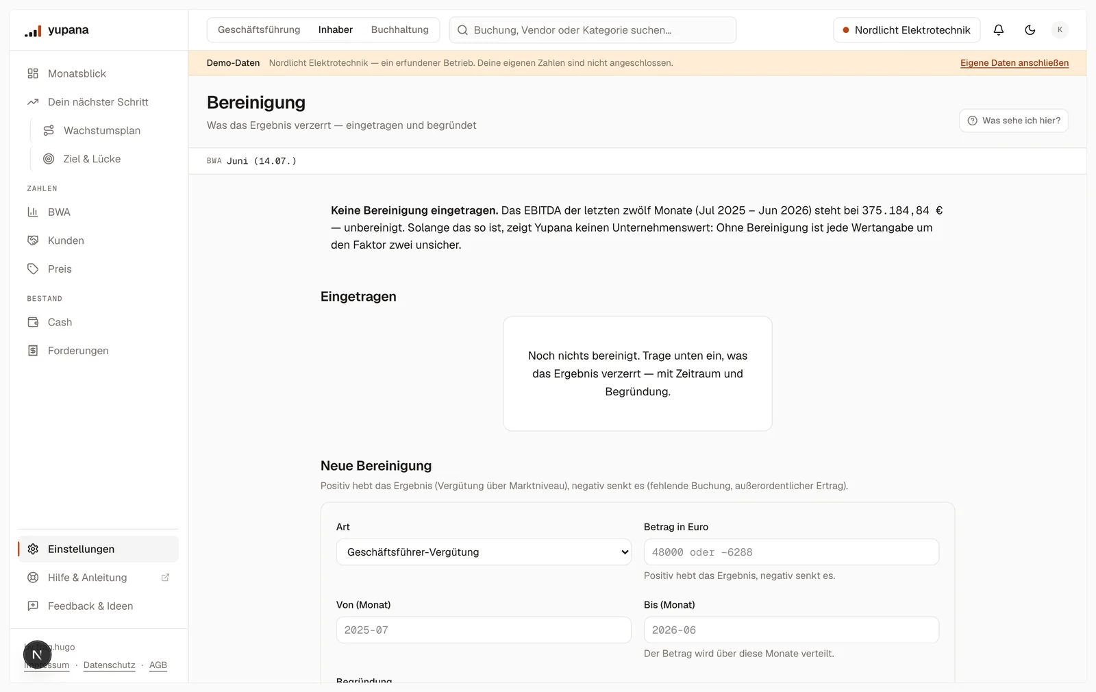 Die Bereinigungsseite: oben ein Satz mit dem unbereinigten EBITDA, darunter die Vorschläge aus den Buchungslücken mit Übernehmen-Knopf, die Liste der eingetragenen Bereinigungen und unten das Formular mit Art, Betrag, Zeitraum und Begründung.